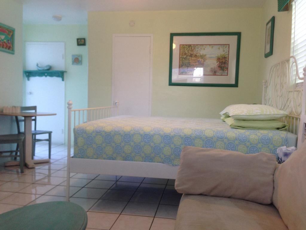 Angelfish Inn Hollywood Bilik gambar