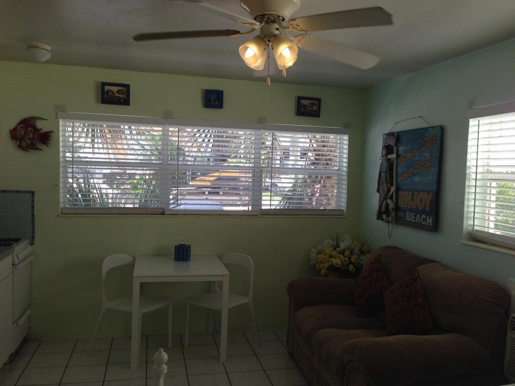 Angelfish Inn Hollywood Bilik gambar