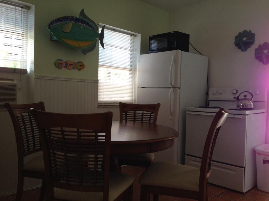 Angelfish Inn Hollywood Bilik gambar