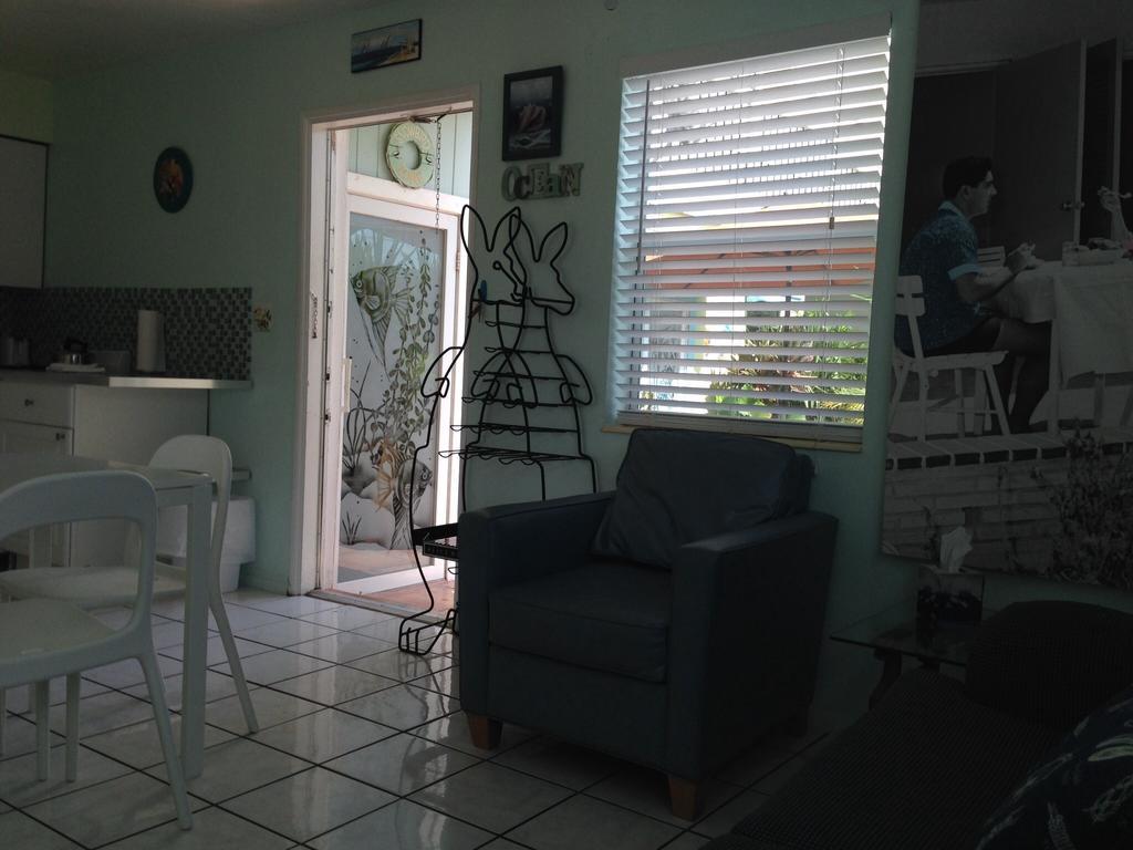 Angelfish Inn Hollywood Bilik gambar